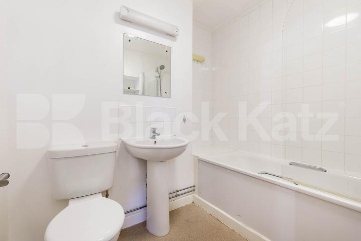 locate din a new build in the heart of Highbury close to Arsenal Station  Drayton Park, Highbury 